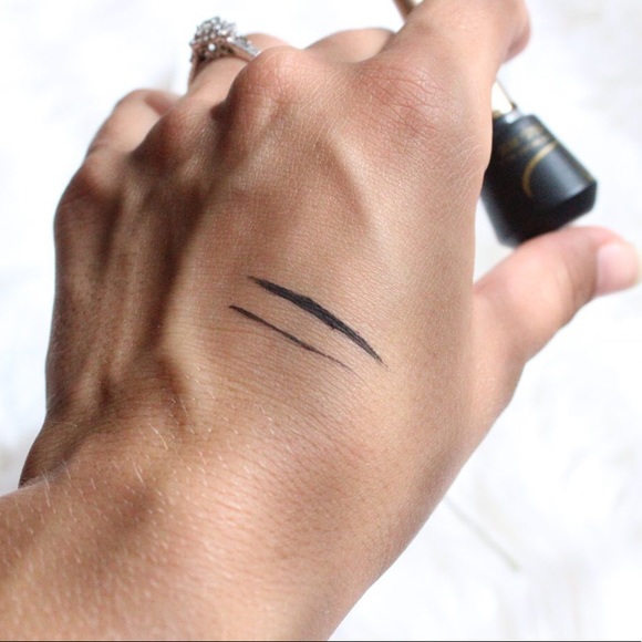 BLACK Liquid Eyeliner Jane Iredale - Picture 5 of 5